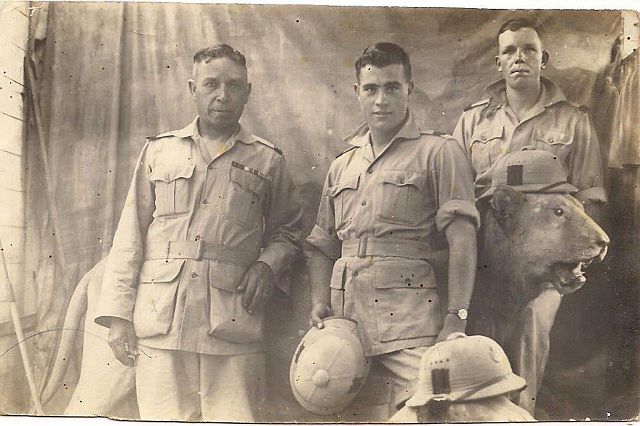 3men with lion