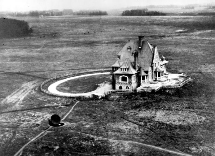 Fig 5. The chateau on the clifftop at Bruneval with the Wurzburg radar antenna in front